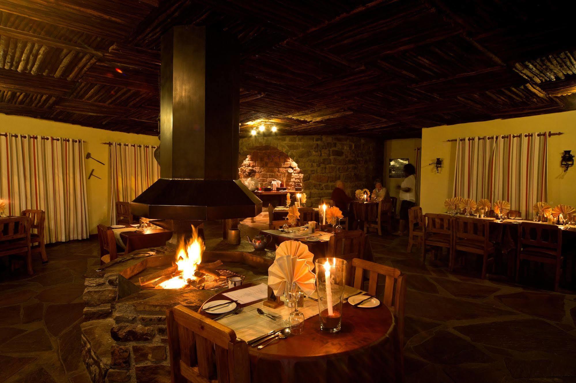 Gondwana Canyon Lodge Kanebis Екстериор снимка